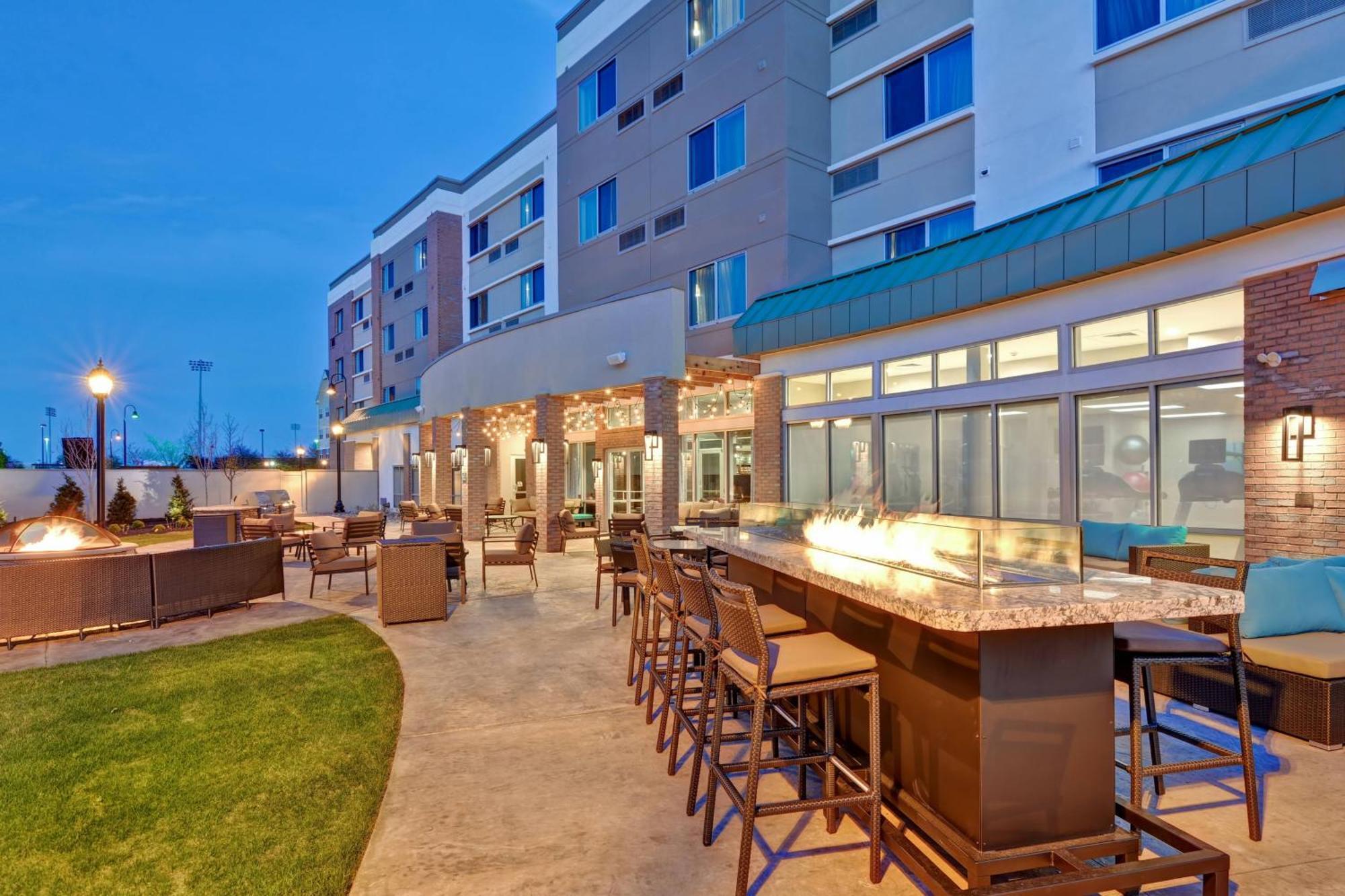 Hotel Courtyard By Marriott Long Island Islip/Courthouse Complex Central Islip Esterno foto