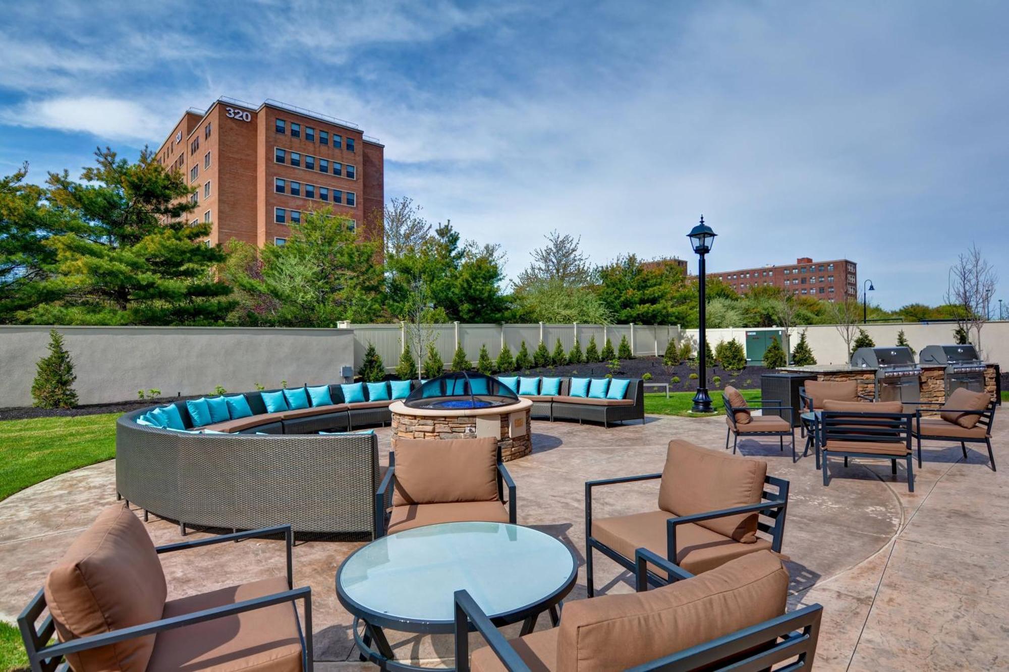 Hotel Courtyard By Marriott Long Island Islip/Courthouse Complex Central Islip Esterno foto